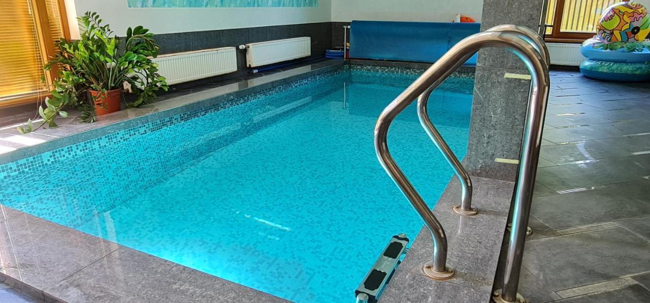 Spacious House With Indoor Pool & Sauna. Adazi Ngoại thất bức ảnh